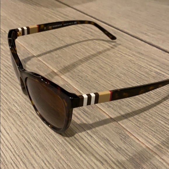 Burberry Sunglasses, no box - Picture 3 of 7